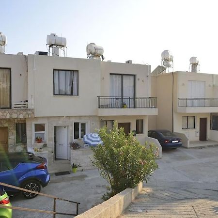Isabella Court Townhouse Near Venus Beach And Lidl Пафос Екстериор снимка