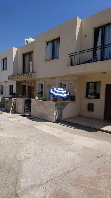Isabella Court Townhouse Near Venus Beach And Lidl Пафос Екстериор снимка