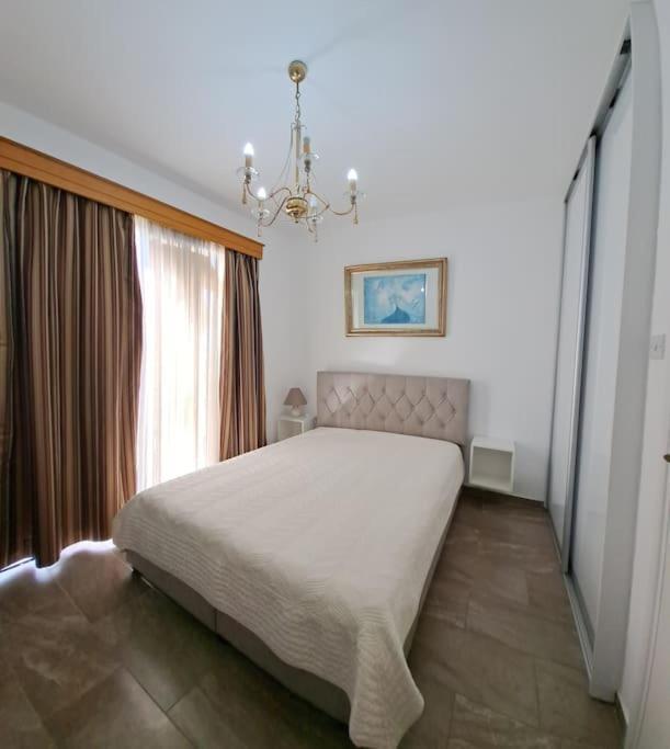 Isabella Court Townhouse Near Venus Beach And Lidl Пафос Екстериор снимка
